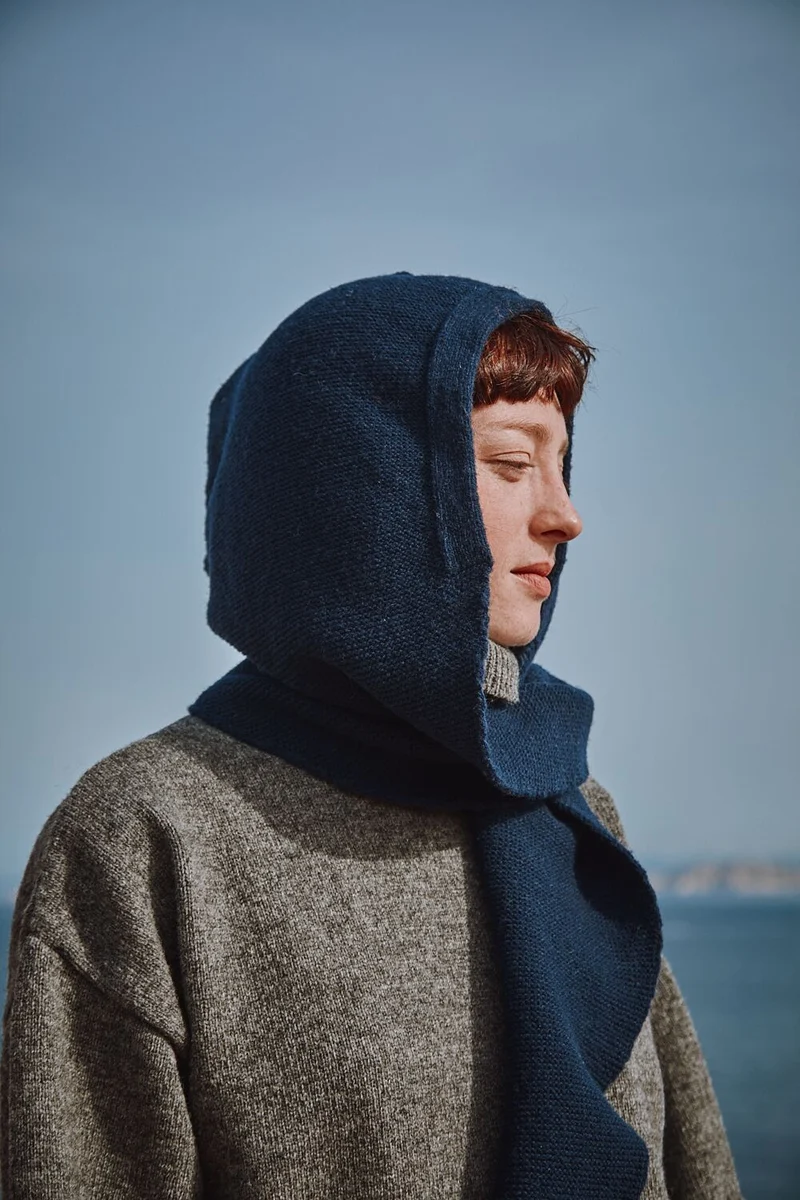 ROMANE 2-in-1 Scarf-Hat in Merino Wool - Navy