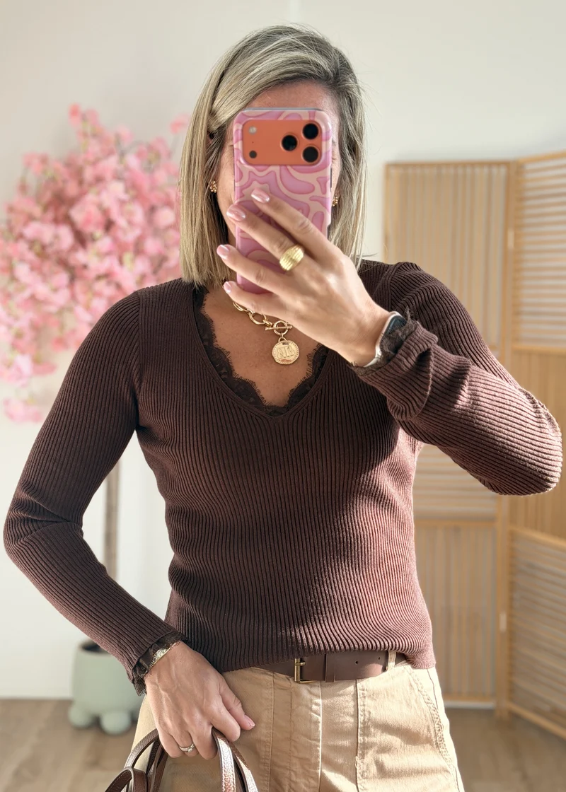 Pull ajusté col dentelle