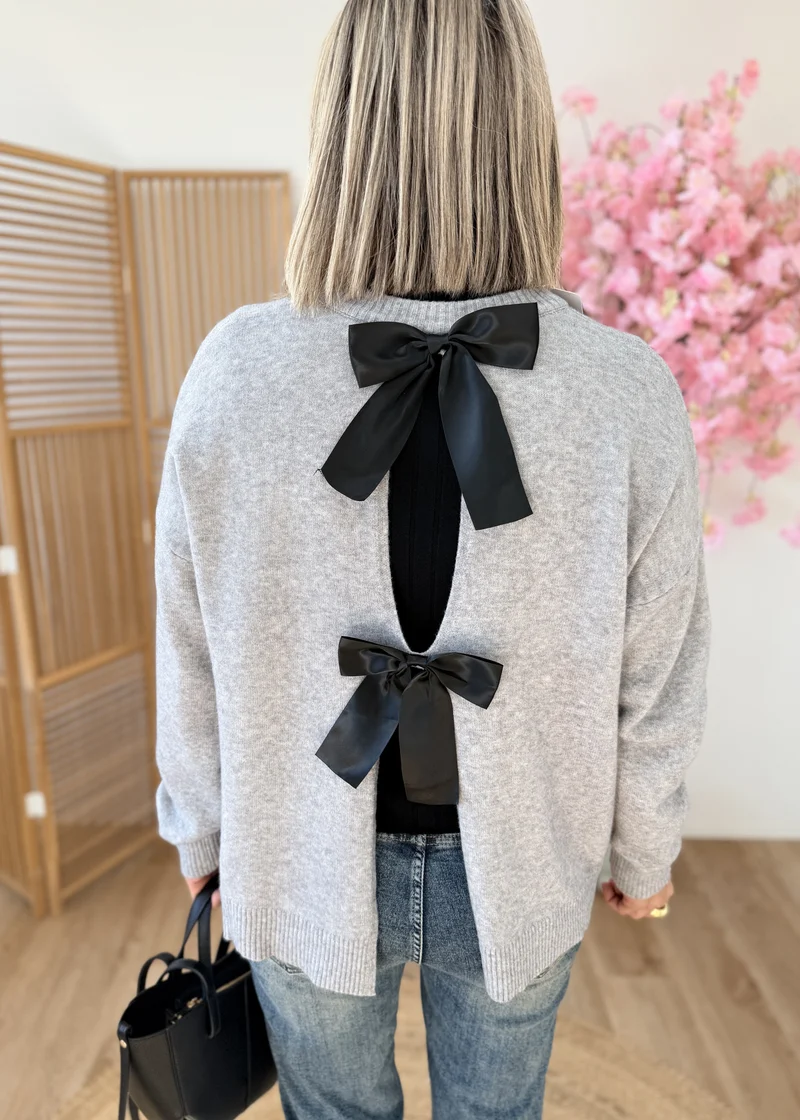 Pull à nœuds satinés