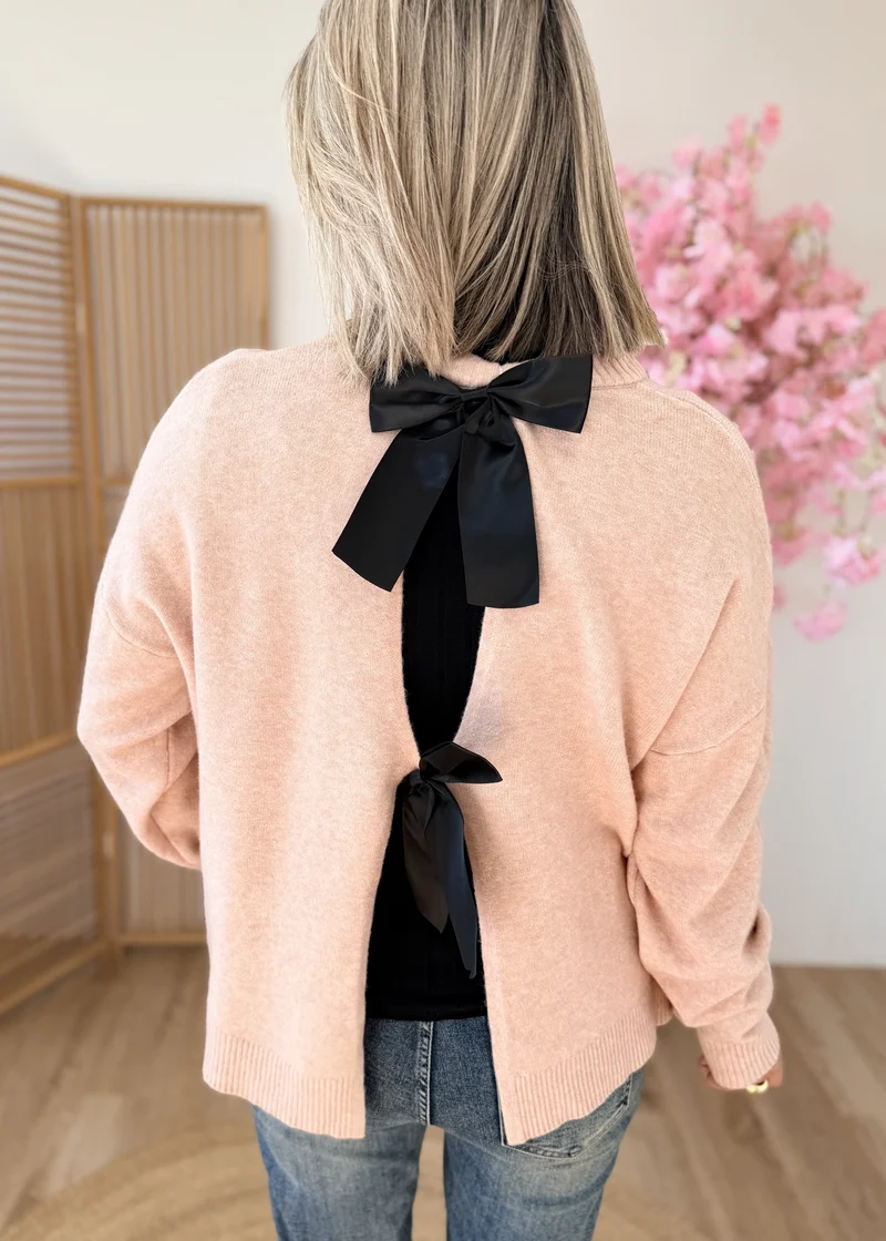 Pull à nœuds satinés