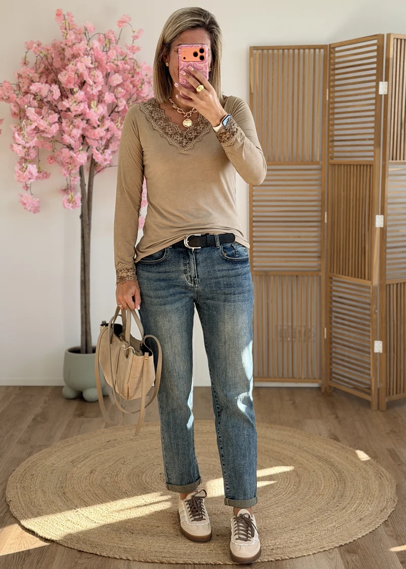 Sous-pull dentelle aux poignets et au col