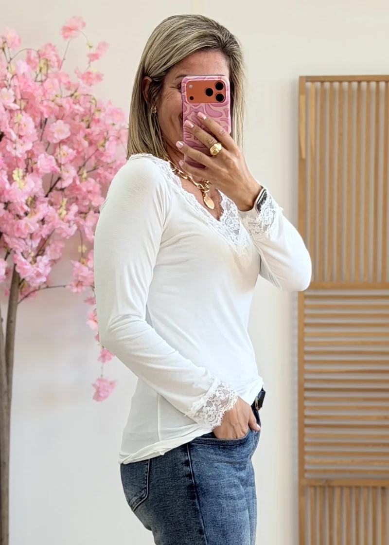 Sous-pull dentelle aux poignets et au col
