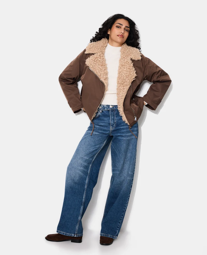 Blouson droit avec grand col fourrure bouclette