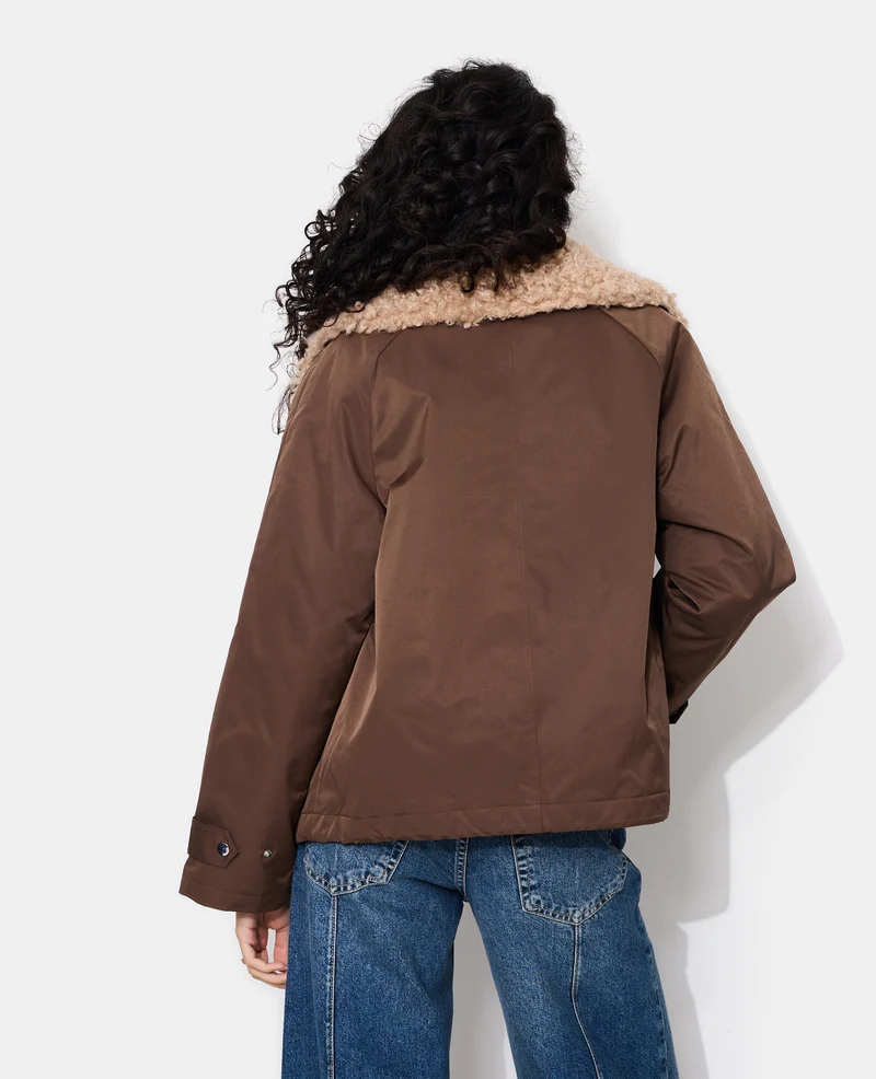 Blouson droit avec grand col fourrure bouclette