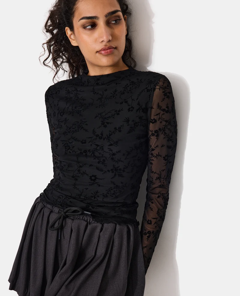 T-shirt manches longues en résille fleurs velours
