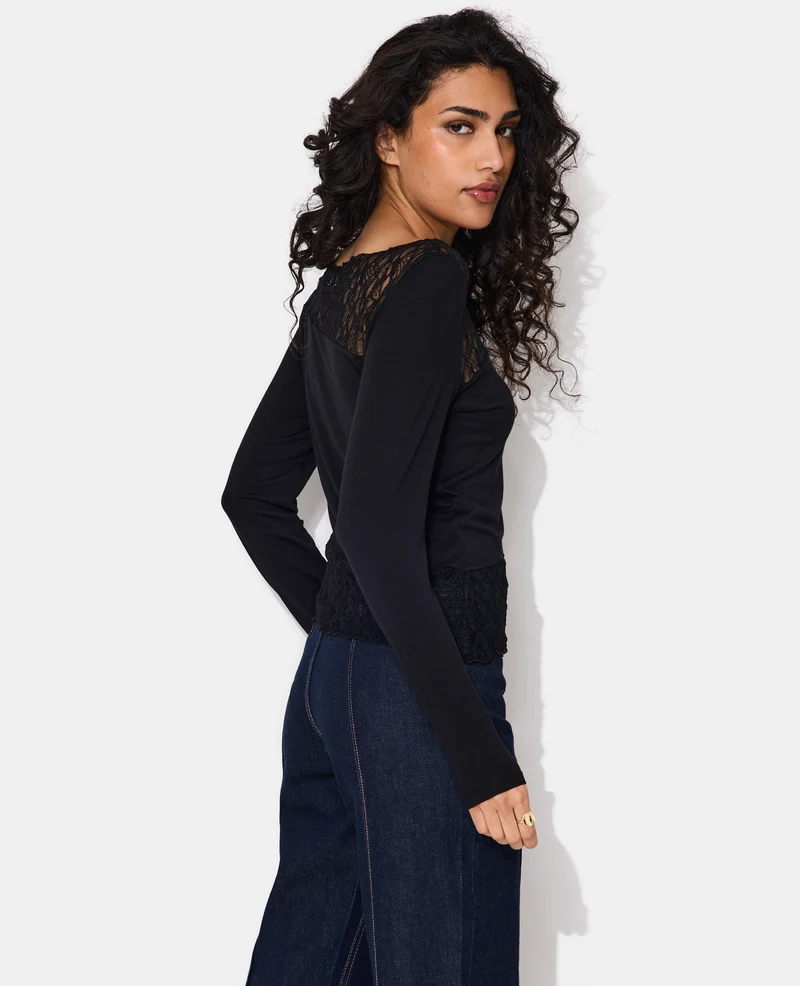 T-shirt asymétrique manches longues avec dentelle