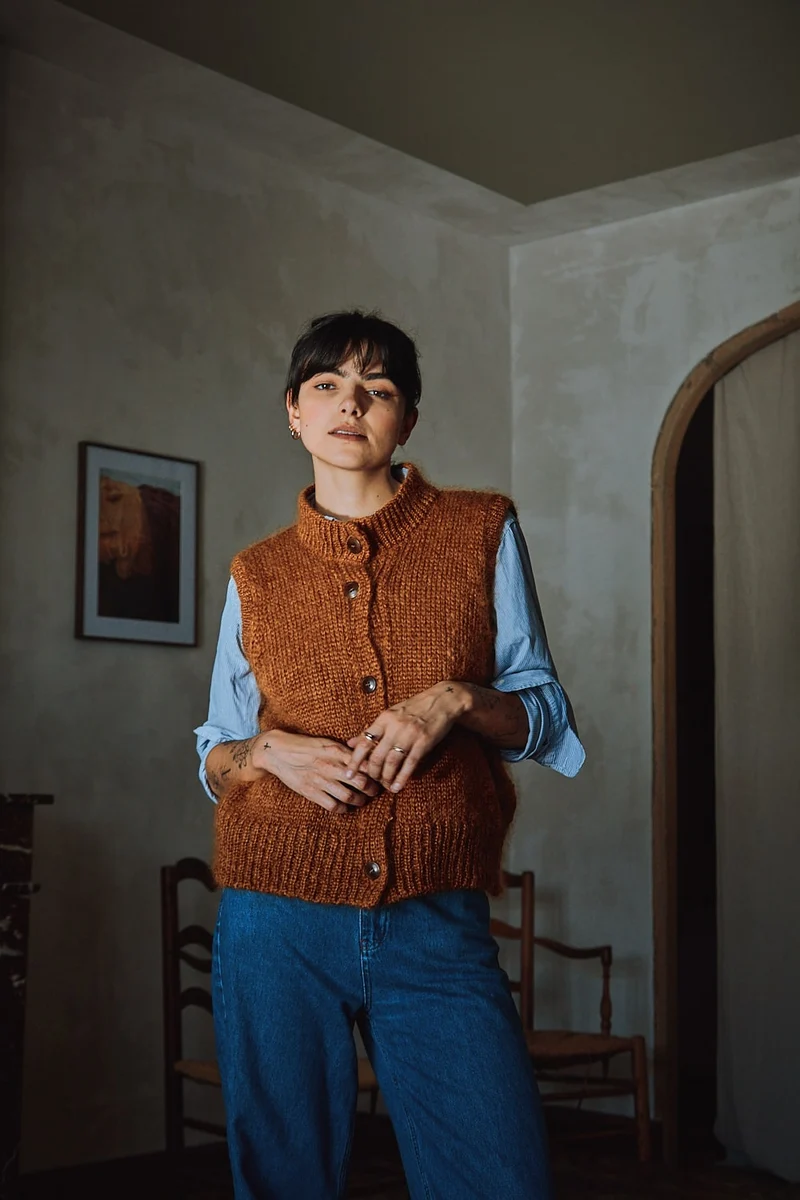 FRIDA Sleeveless Cardigan in Mohair and Silk - Amber