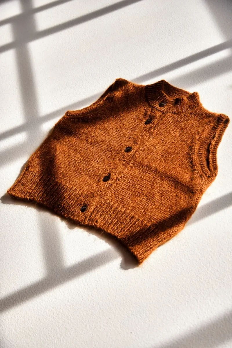 FRIDA Sleeveless Cardigan in Mohair and Silk - Amber