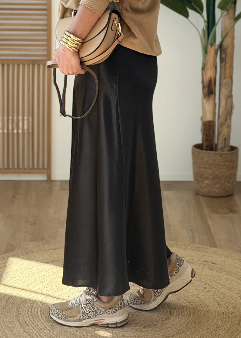 Jupe longue satinée à taille élastique