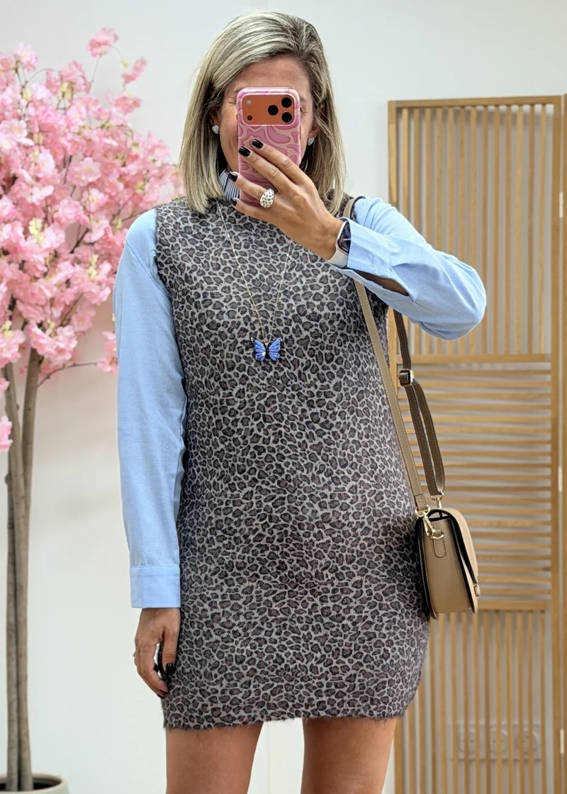 Robe pull sans manches col chemise