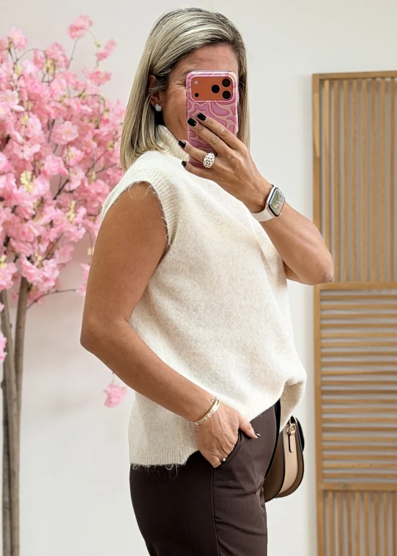 Pull sans manches col roulé ultra doux