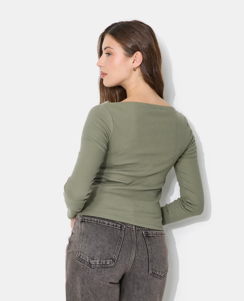 T-shirt manches longues col bateau avec boutons