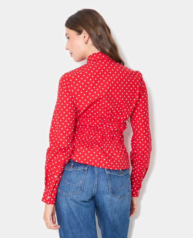 Chemise cintrée à pois avec taille élastiquée