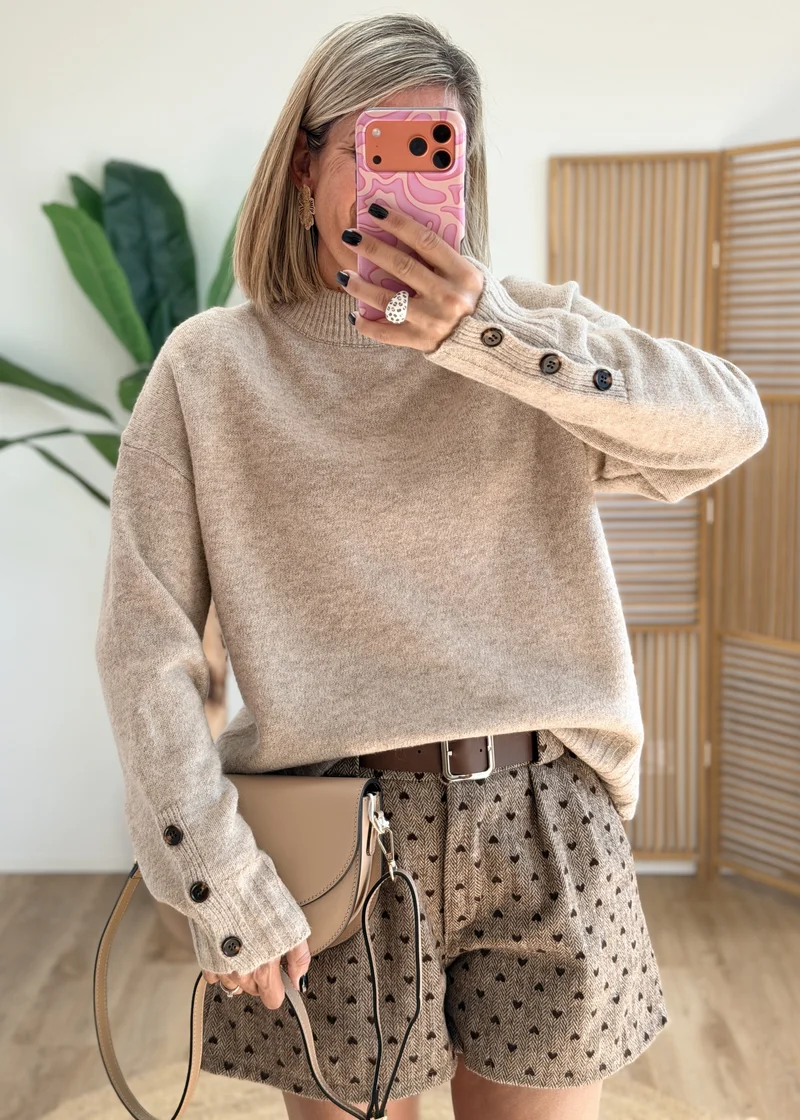 Short en lainage taille haute brodé de cœurs