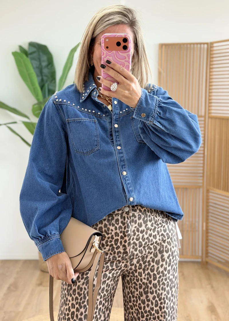 Chemise en jean cloutée