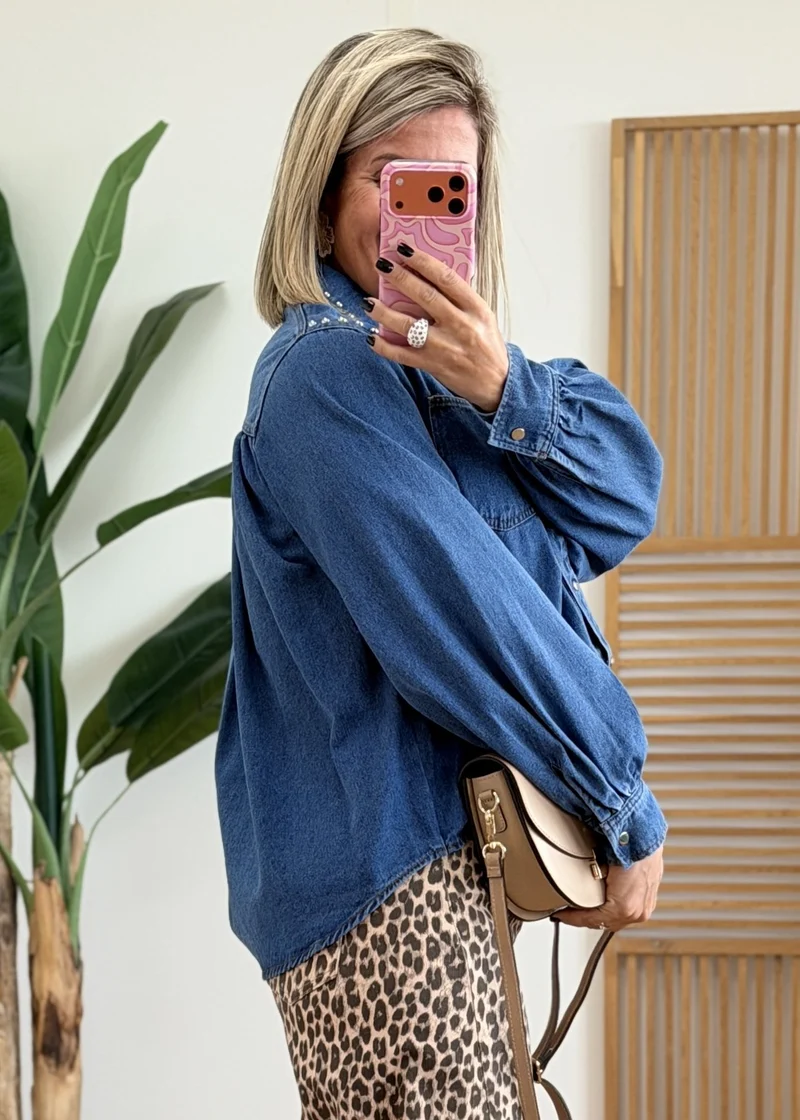 Chemise en jean cloutée