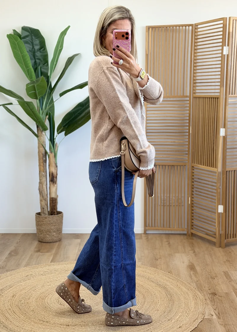Pull avec broderie anglaise