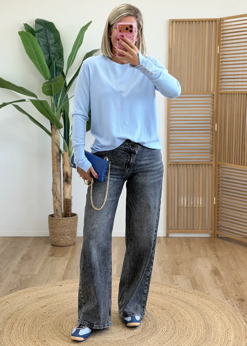 Pull col rond boutons dorés