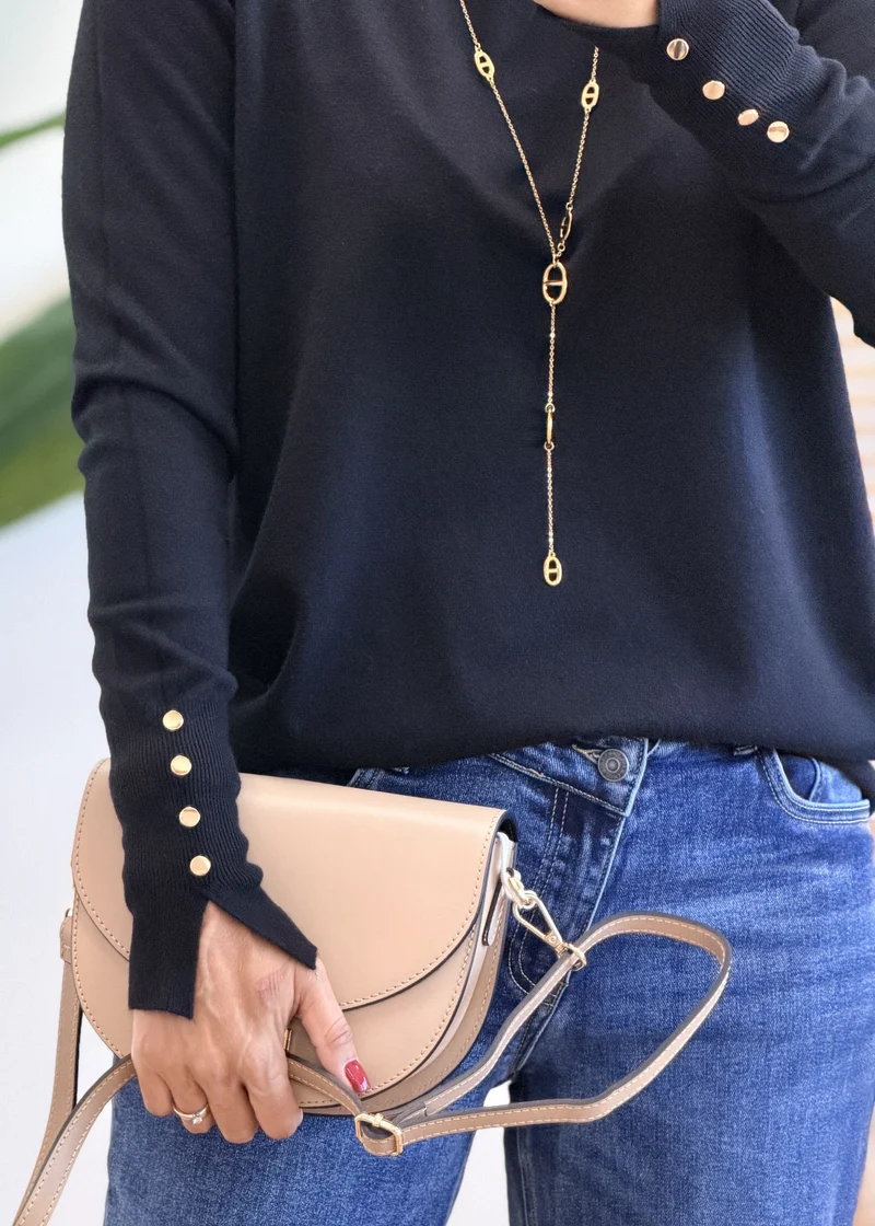 Pull col rond boutons dorés