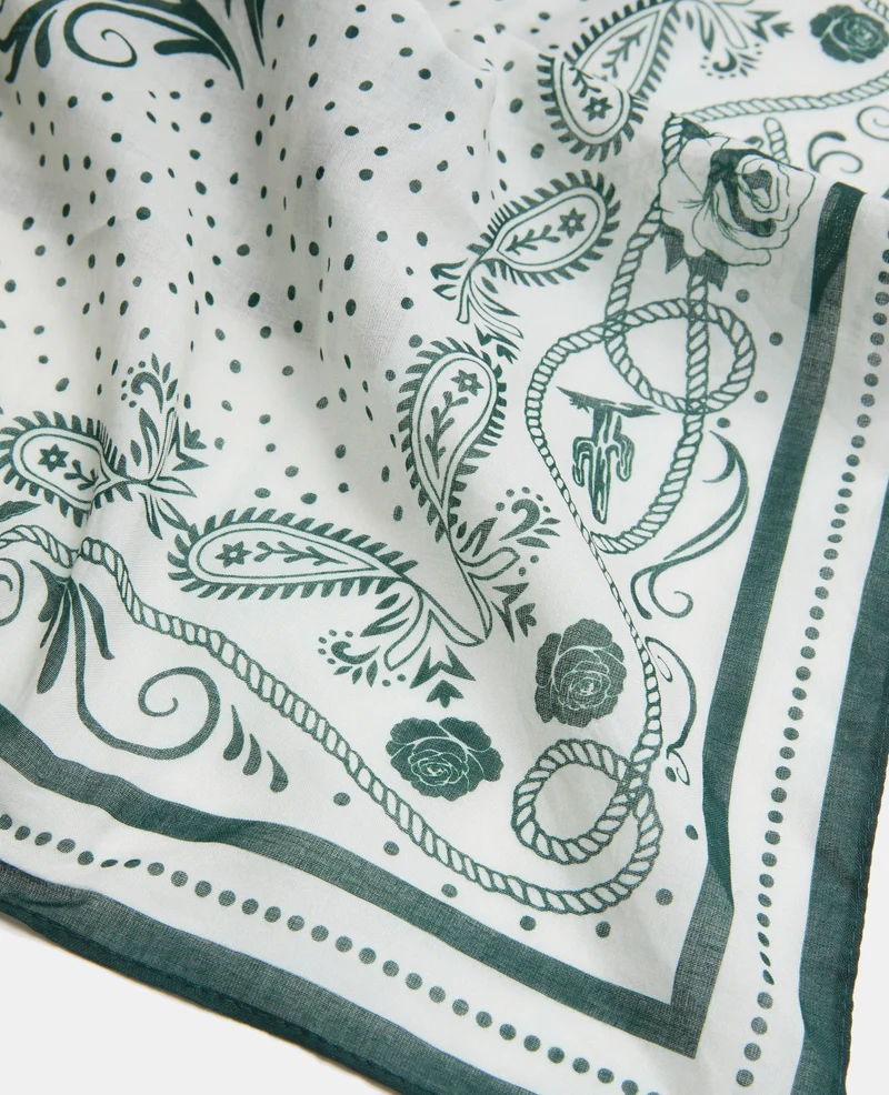 Foulard carré façon bandana