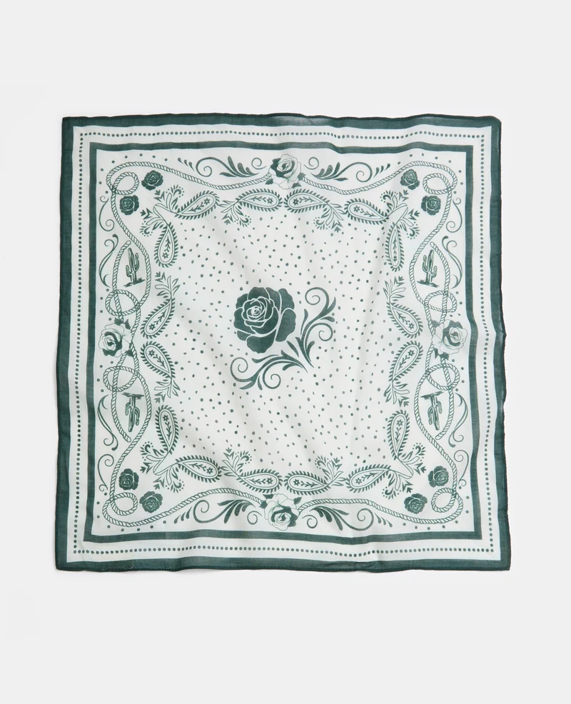 Foulard carré façon bandana