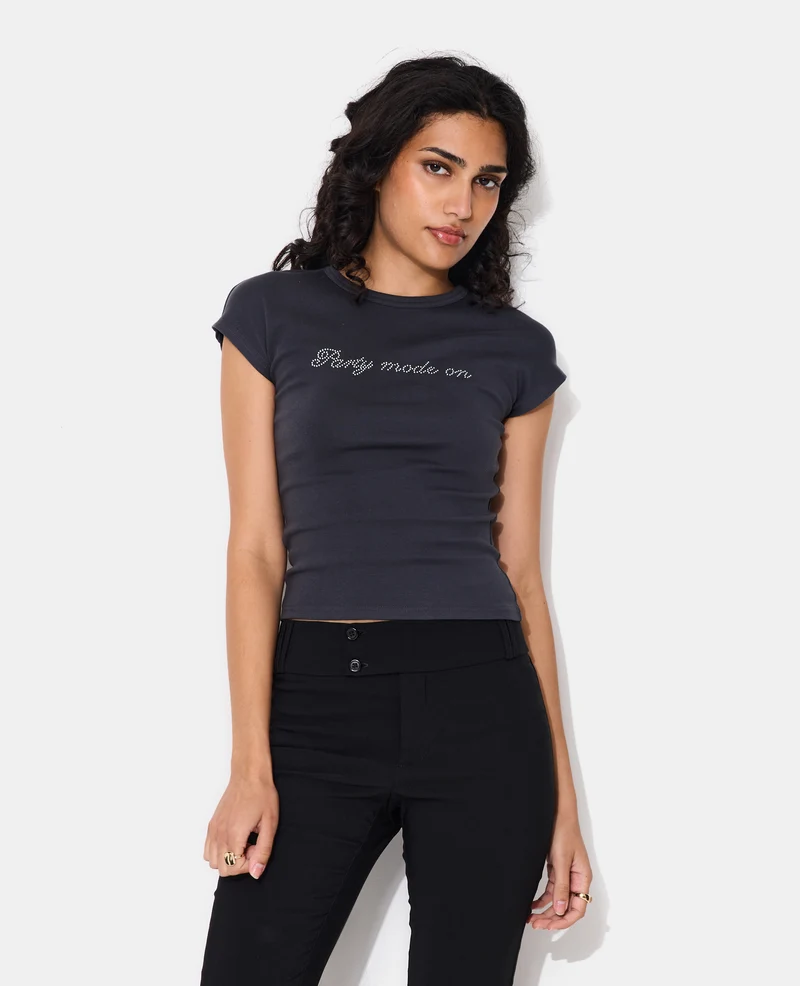 T-shirt ajusté avec message en strass