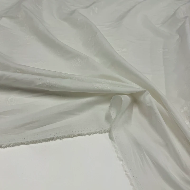 Tissu Brodé, Batiste Coton - Biava