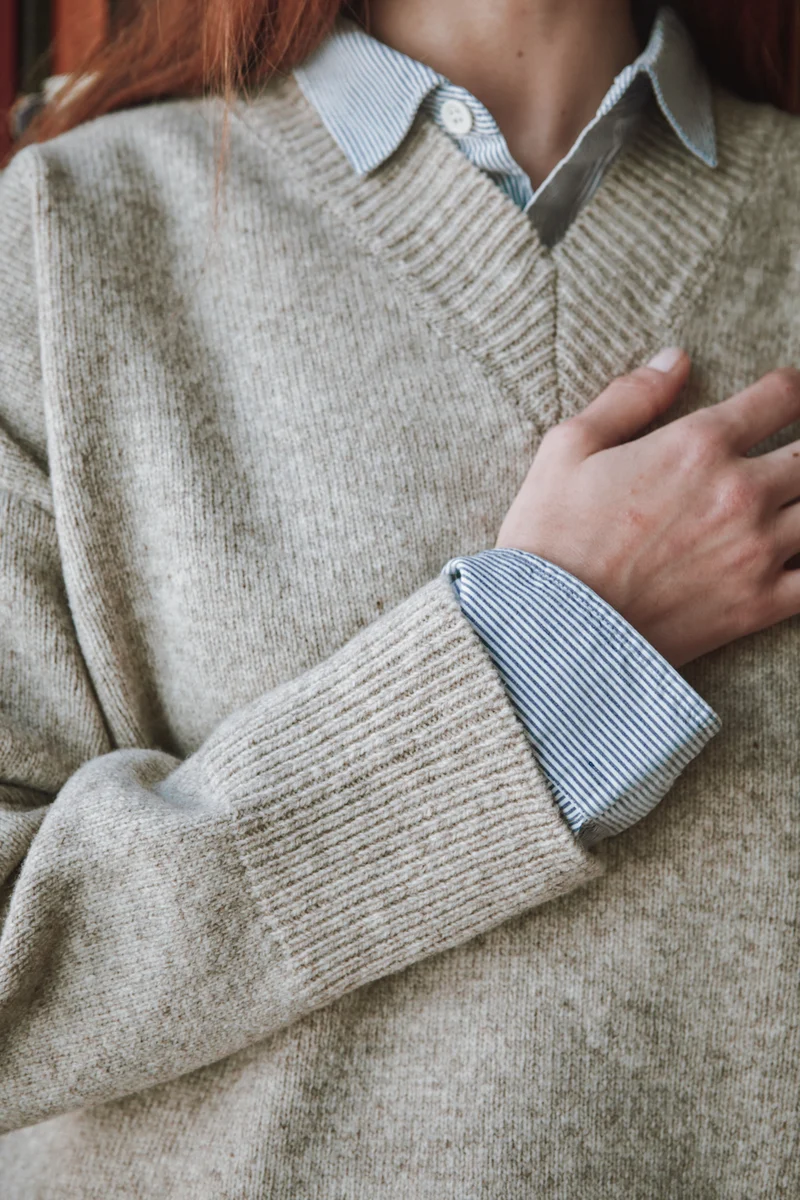 LEONTINE V-Neck Sweater in Merino Wool - Beige