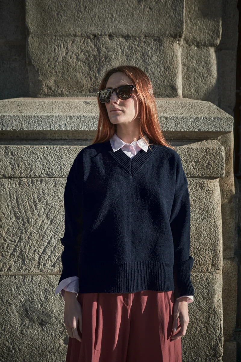 LEONTINE V-Neck Sweater in Merino Wool - Navy