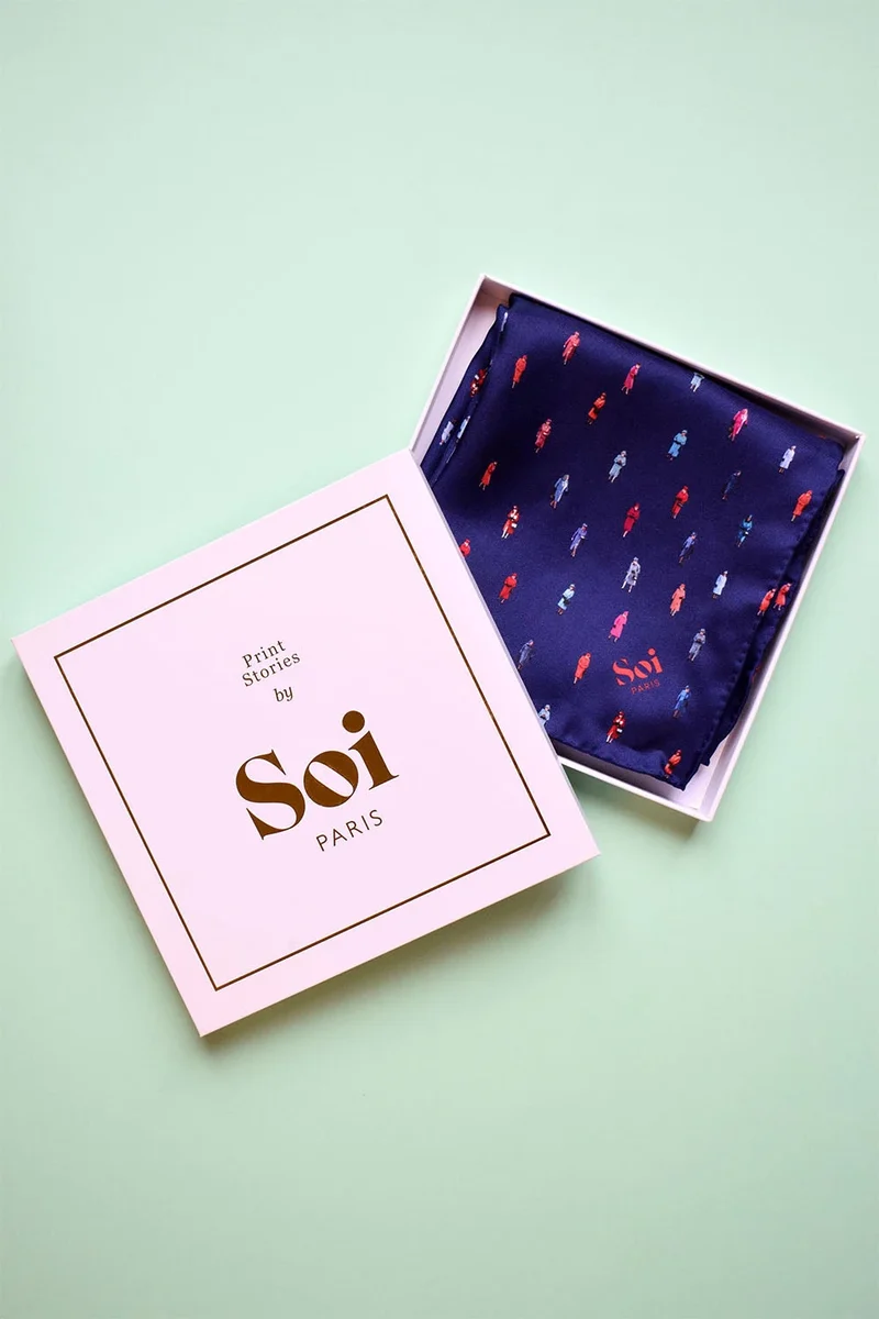 Foulard en soie Reine Elisabeth Bleu