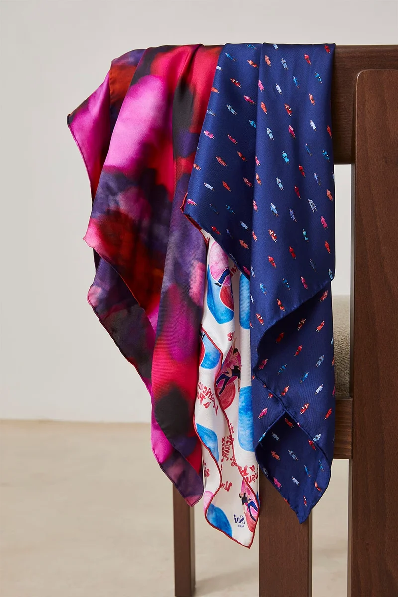 Foulard en soie Reine Elisabeth Bleu