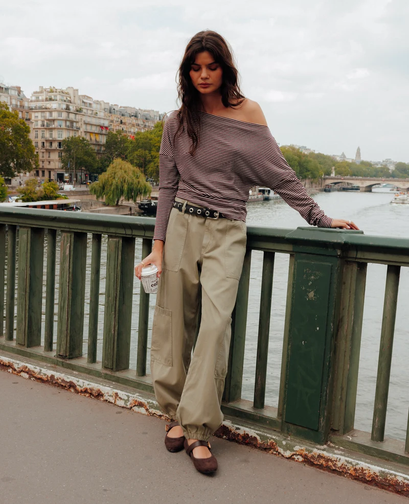Pantalon cargo avec ceinture fine à nouer