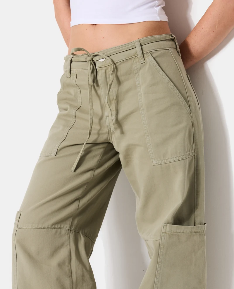Pantalon cargo avec ceinture fine à nouer