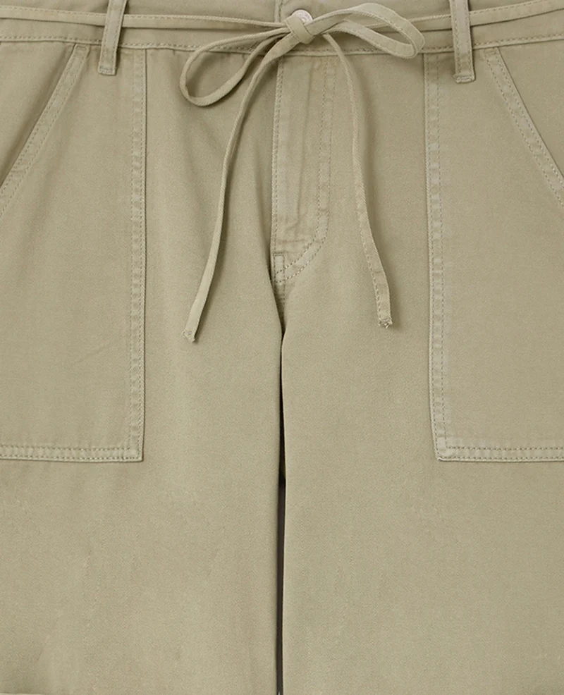 Pantalon cargo avec ceinture fine à nouer