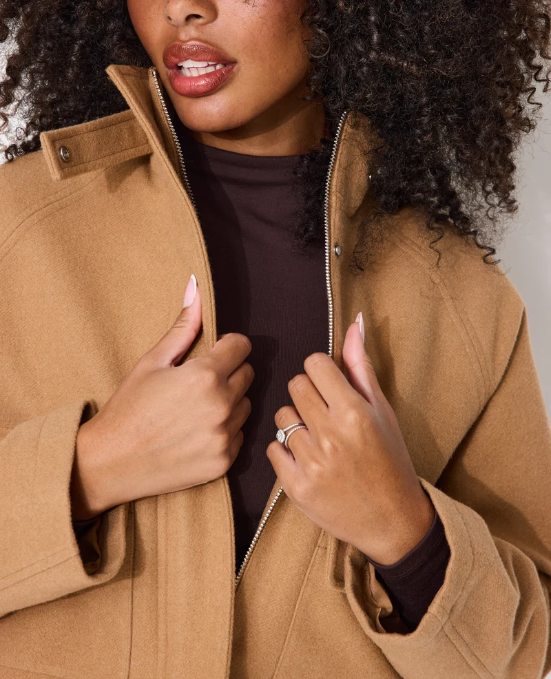 Manteau court drap de laine avec col montant