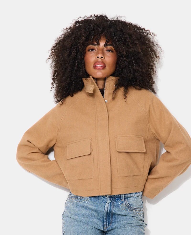 Manteau court drap de laine avec col montant