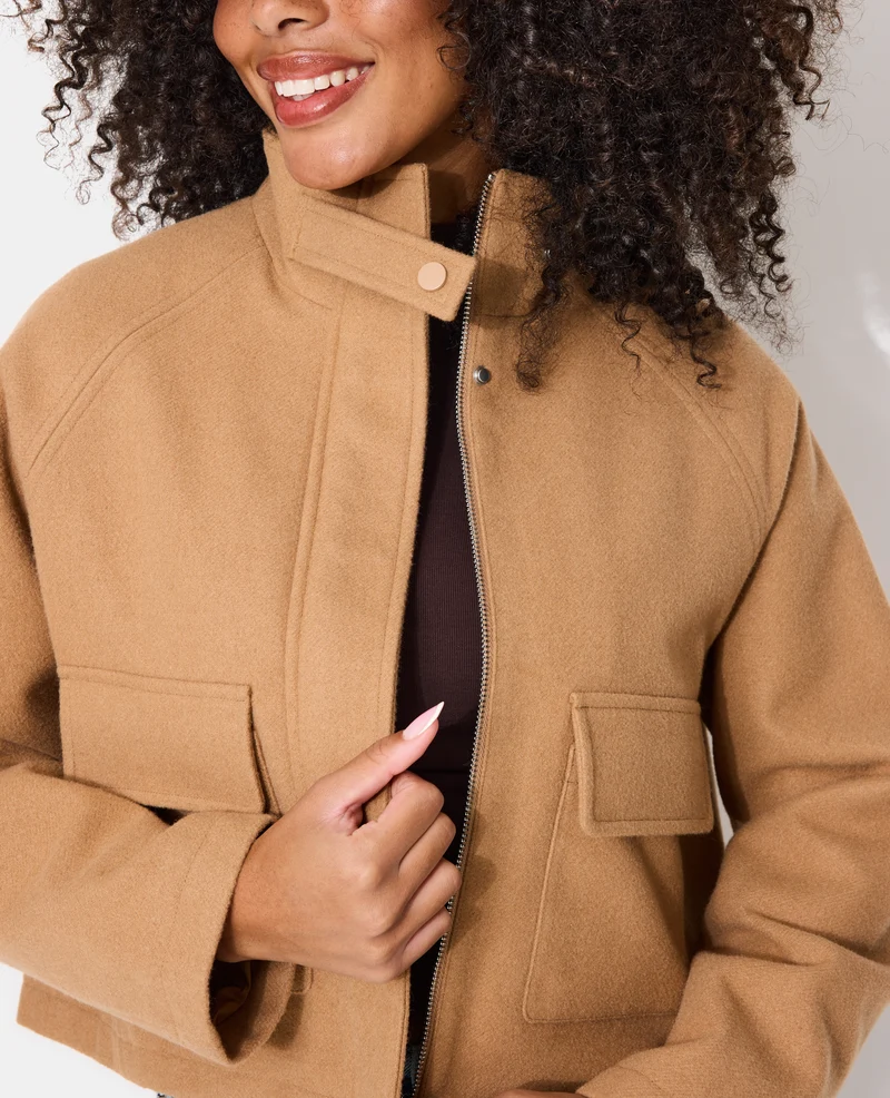 Manteau court drap de laine avec col montant