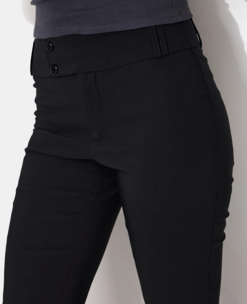 Pantalon flare taille basse en tissu stretch