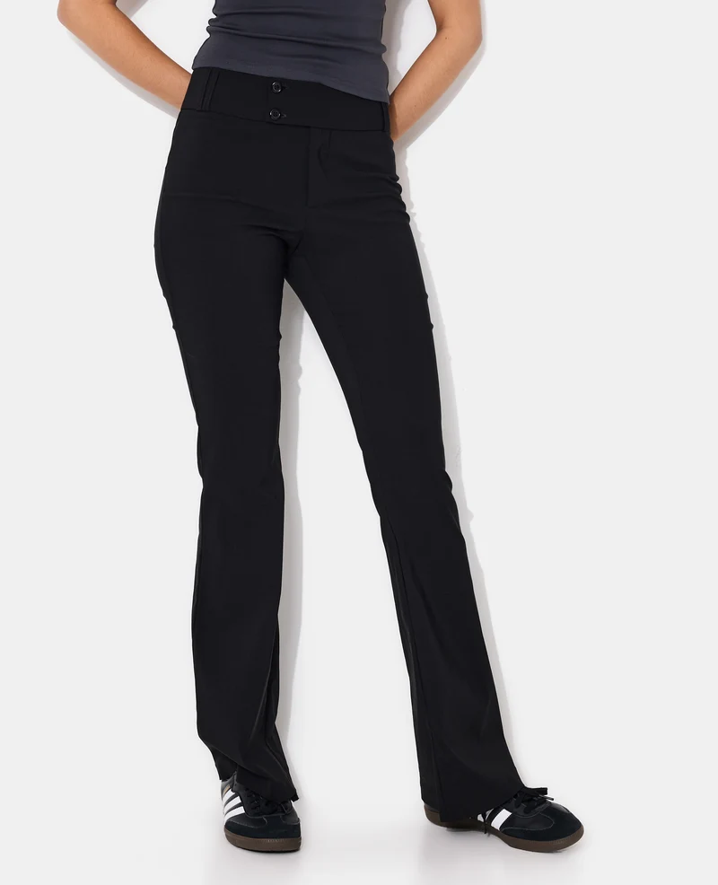 Pantalon flare taille basse en tissu stretch