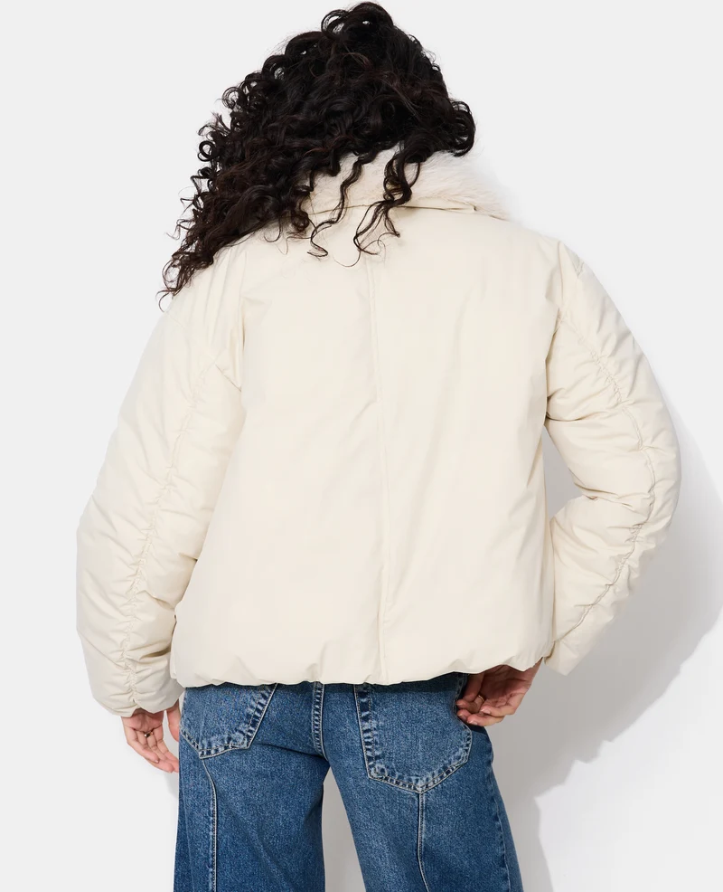 Blouson boule grand col fausse fourrure