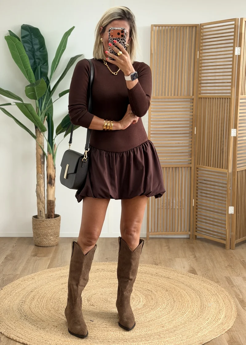 Robe Droite avec Volants sur le Bas