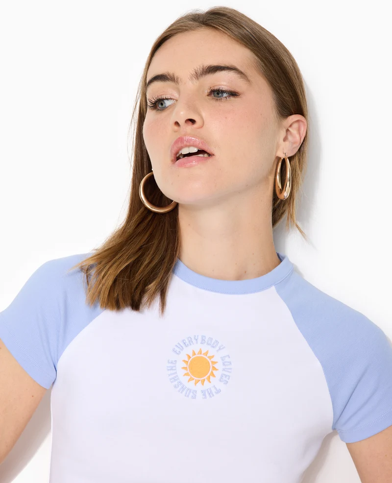 T-shirt manches raglans avec broderie