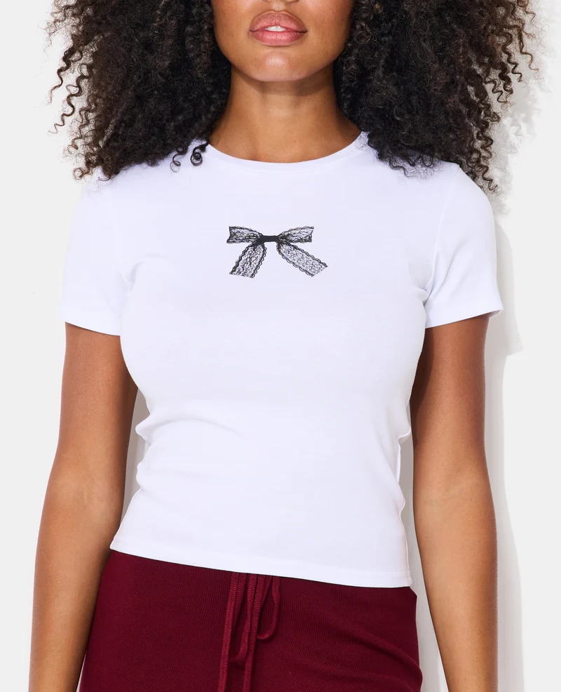 T-shirt ajusté avec print nœud dentelle