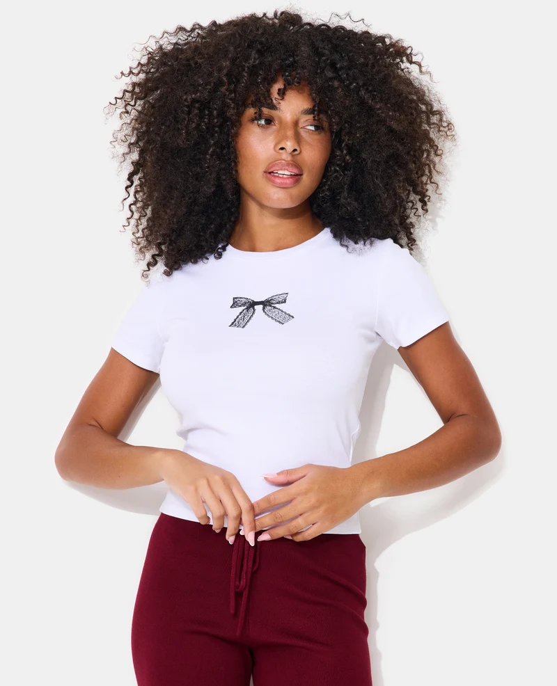 T-shirt ajusté avec print nœud dentelle