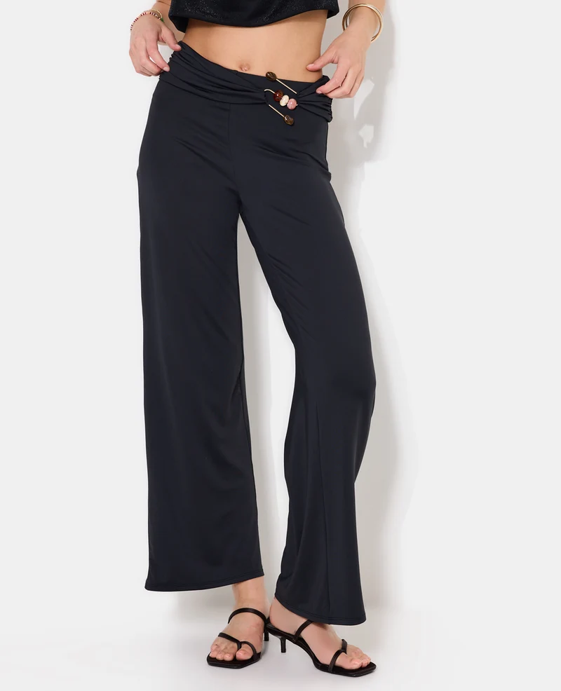 Pantalon droit en maille avec détail bijou et pierres