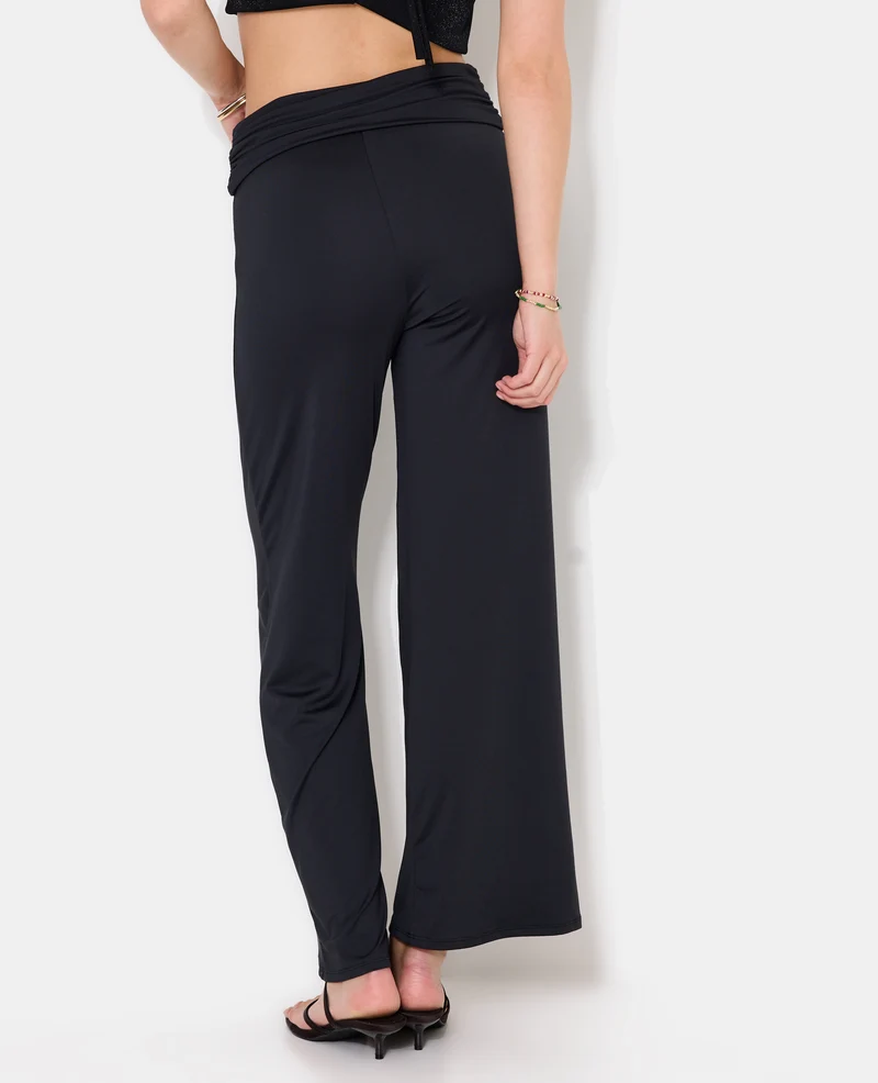 Pantalon droit en maille avec détail bijou et pierres
