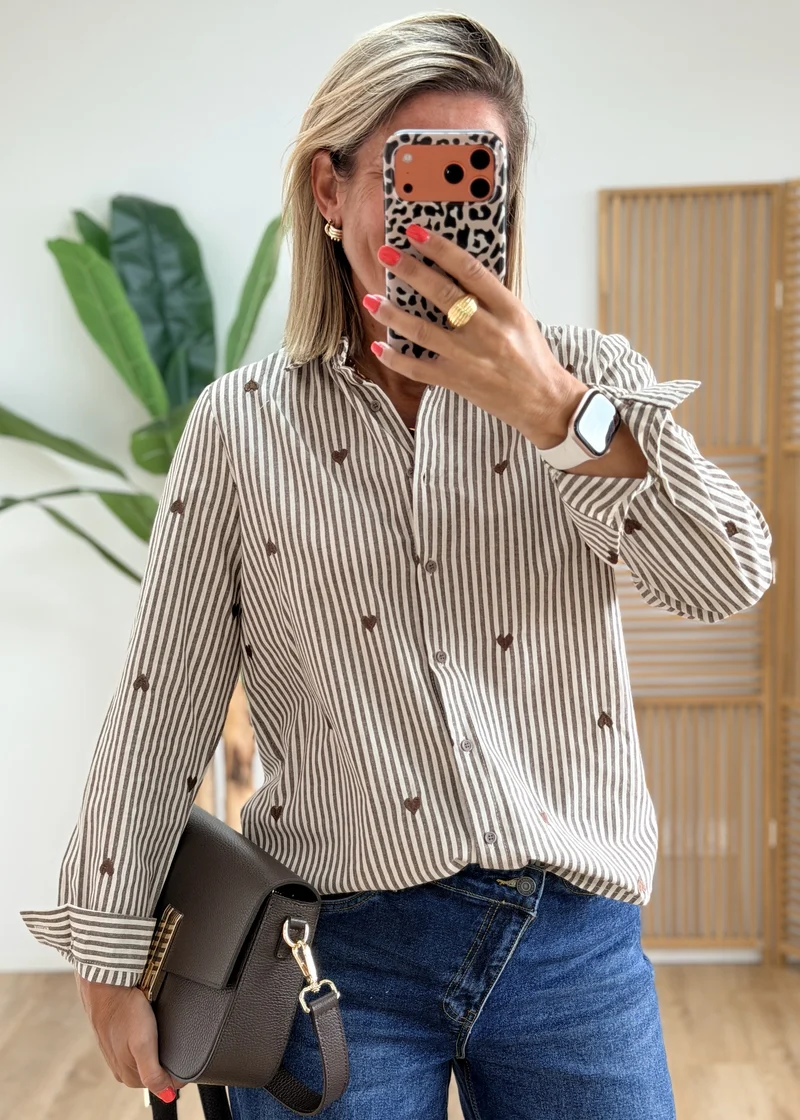 Chemise en coton avec cœurs brodés