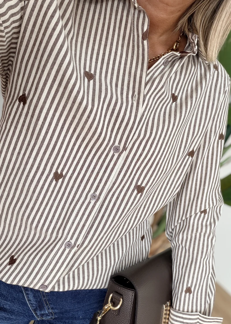 Chemise en coton avec cœurs brodés
