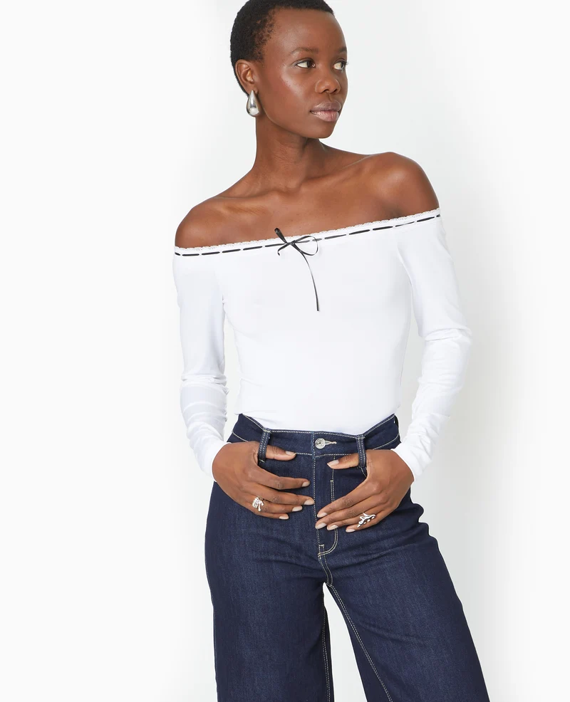 Top encolure Bardot avec noeud contrasté