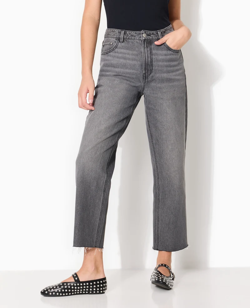 Jean straight taille haute avec bas coupés